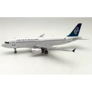 Inflight IF320ZK0523 1:200 Air New Zealand Airbus A320-232 - Miniature Marvels: Airplane Models & Painted Dice* Airplane Model