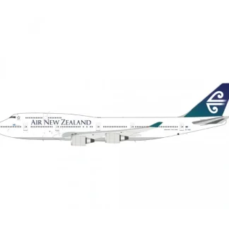 InFlight IF744ZK1121 1:200 Air New Zealand Boeing 747-400 ZK-NBV - Miniature Marvels: Airplane Models & Painted Dice* Airplane Model