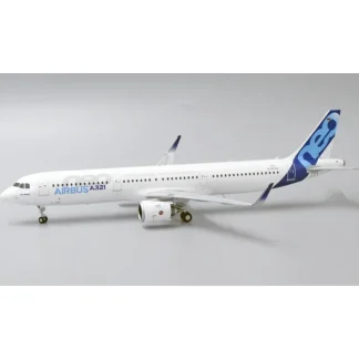 JC Wings 1:200 Airbus A321-200 NEO LH2215 - Miniature Marvels: Airplane Models & Painted Dice* Airplane Model