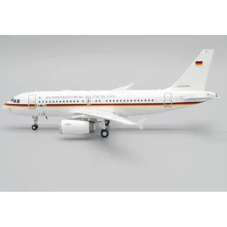 JC Wings 1:200 Luftwaffe Airbus A319 LH2LFT247 LH2247 - Miniature Marvels: Airplane Models & Painted Dice* Airplane Model