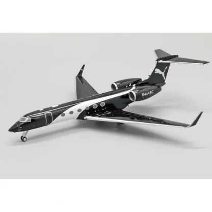 JC Wings 1:200 Puma Gulfstream G550 EW2GV001 - Miniature Marvels: Airplane Models & Painted Dice* Airplane Model