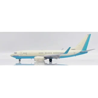 JC Wings EW2737009 1:200 Korean Air B737-700 BBJ HL8222 - Miniature Marvels: Airplane Models & Painted Dice* Airplane Model