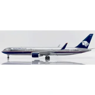 JC Wings JC2AMX0149 1:200 Aeromexico Boeing 767-300ER XA-APB - Miniature Marvels: Airplane Models & Painted Dice* Airplane Model