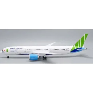 JC Wings JC2BAV0009 1:200 Bamboo Airways Boeing 787-9 VN-A829 - Miniature Marvels: Airplane Models & Painted Dice* Airplane Model
