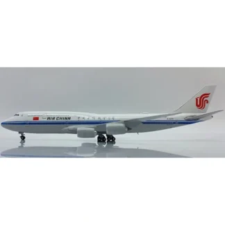 JC Wings XX40166 1:400 Air China Boeing 747-8I B-2479 - Miniature Marvels: Airplane Models & Painted Dice* Airplane Model