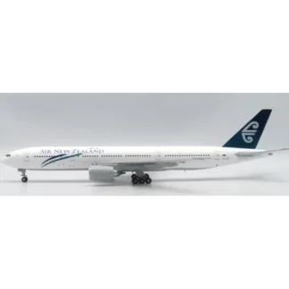 JC Wings XX2149 1:200 Air New Zealand Boeing 777-200ER Reg: ZK-OKE - Miniature Marvels: Airplane Models & Painted Dice* Airplane Model