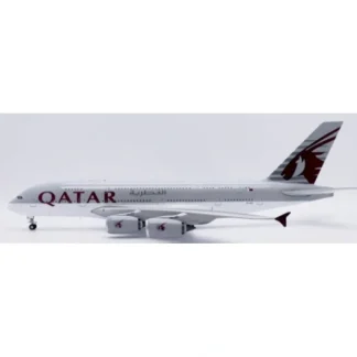 JC Wings XX20200 1:200 Qatar Airways Airbus A380 A7-APG - Miniature Marvels: Airplane Models & Painted Dice* Airplane Model
