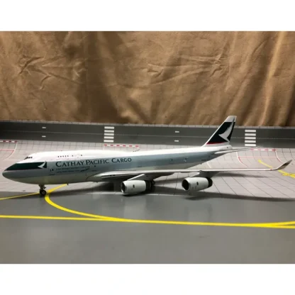 *JFox JF-747-4-017 1:200 Cathay Pacific Boeing 747-400 B-HOU - Miniature Marvels: Airplane Models & Painted Dice* Airplane Model