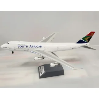 *JFox JF-747-2-032 1:200 South African Boeing 747-200 ZS-SAN - Miniature Marvels: Airplane Models & Painted Dice* Airplane Model