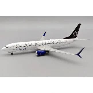 JFox JF-737-8-044 1:200 United Airlines Boeing 737-824 (WL) Star Alliance N76516 - Miniature Marvels: Airplane Models & Painted Dice* Airplane Model