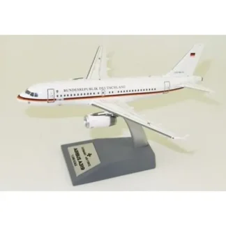 JFox JF-A319-016 1:200 Bundesrepublik Deutschland Airbus A319 15-01 - Miniature Marvels: Airplane Models & Painted Dice* Airplane Model