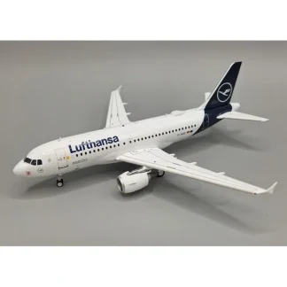 JFox JF-A319-020 1:200 Lufthansa A319-112 D-AIBG - Miniature Marvels: Airplane Models & Painted Dice* Airplane Model