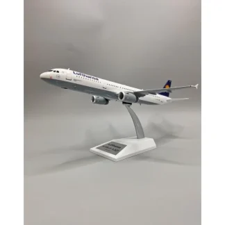 JFox JF-A321-039 1:200 Lufthansa A321-131 D-AIRS - Miniature Marvels: Airplane Models & Painted Dice* Airplane Model