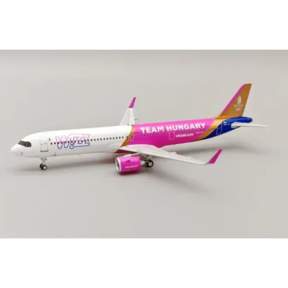 Pre-Order InFlight IF321W60924 1:200 Wizz Air Airbus A321-271NX HA-LGI "TEAM HUNGARY" livery - Miniature Marvels: Airplane Models & Painted Dice* Airplane Model