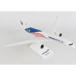 Fashion SkyMarks 1:200 Malaysia Airlines Airbus A350-900 SKR1073 - Miniature Marvels: Airplane Models & Painted Dice Airplane Model