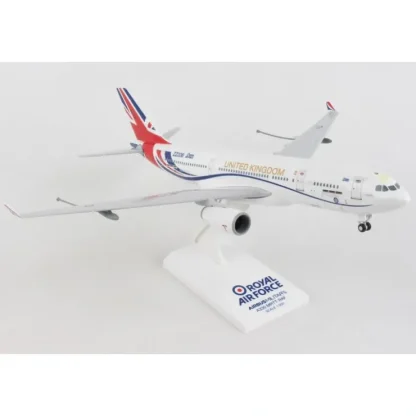 Hot SkyMarks 1:200 Royal Air Force A330-200 SKR1058 - Miniature Marvels: Airplane Models & Painted Dice Airplane Model