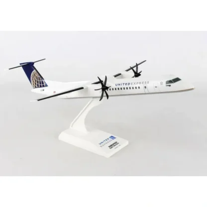 Store SkyMarks 1:100 United Express Q-400 SKR797 - Miniature Marvels: Airplane Models & Painted Dice Airplane Model