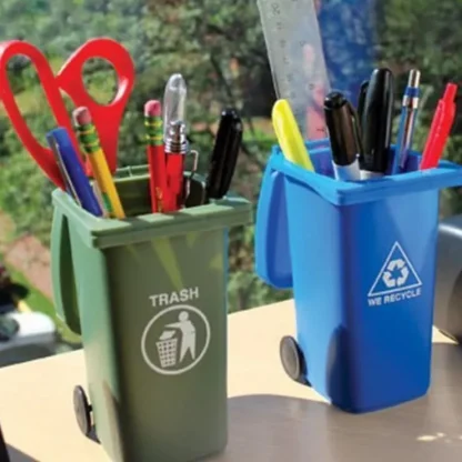 Flash Sale The Mini Curbside Trash & Recycle Can Set - Awesome Pen/Pencil Holder with lids - Miniature Marvels: Airplane Models & Painted Dice Egpull