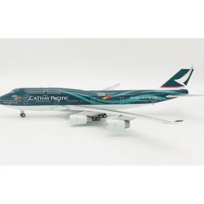 *WB Models WB-747-4-058 1:200 Cathay Pacific Boeing 747-400 - Miniature Marvels: Airplane Models & Painted Dice* Airplane Model