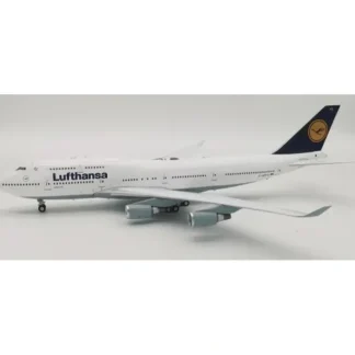*WB Models WB-747-4-060 1:200 Lufthansa Boeing 747-400 - Miniature Marvels: Airplane Models & Painted Dice* Airplane Model