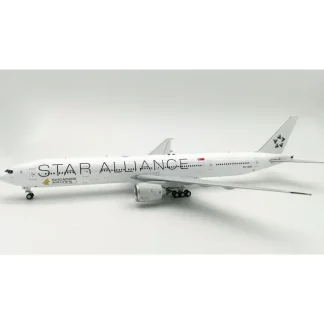 *WB Models WB-777-3-013 1:200 Star Alliance Singapore Airlines Boeing 777-300ER 9V-SWJ - Miniature Marvels: Airplane Models & Painted Dice* Airplane Model